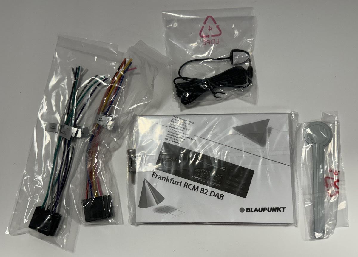 BLAUPUNKT SINGLE DIN MECHLESS RETRO RADIO 4V 3 PAIR RCA USB SD BT 14 BAND EQ (FRANKFURT RCM82DAB)