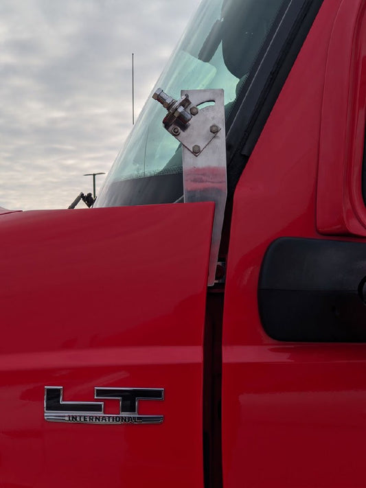 PROCOMM INTERNATIONAL LT TRUCK MOUNT WITH STUD (PC-A70-02)